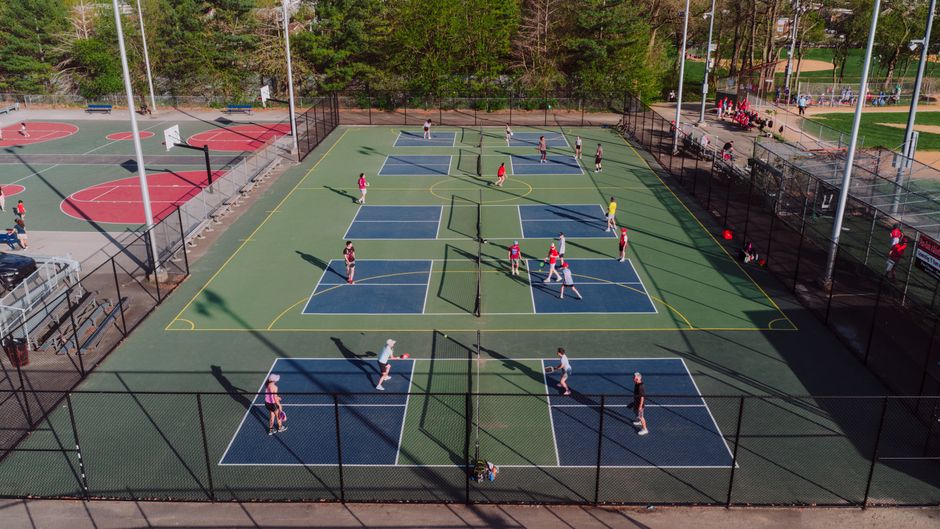 Courts & Clubs